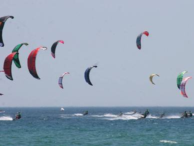 Kitesurfing in Faro, Portugiesisch Sprachreisen für Erwachsene Portugal