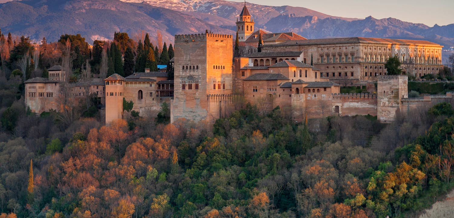 Spanischkurse in Granada, prächtige Universitätsstadt am Fuße der Sierra Nevada